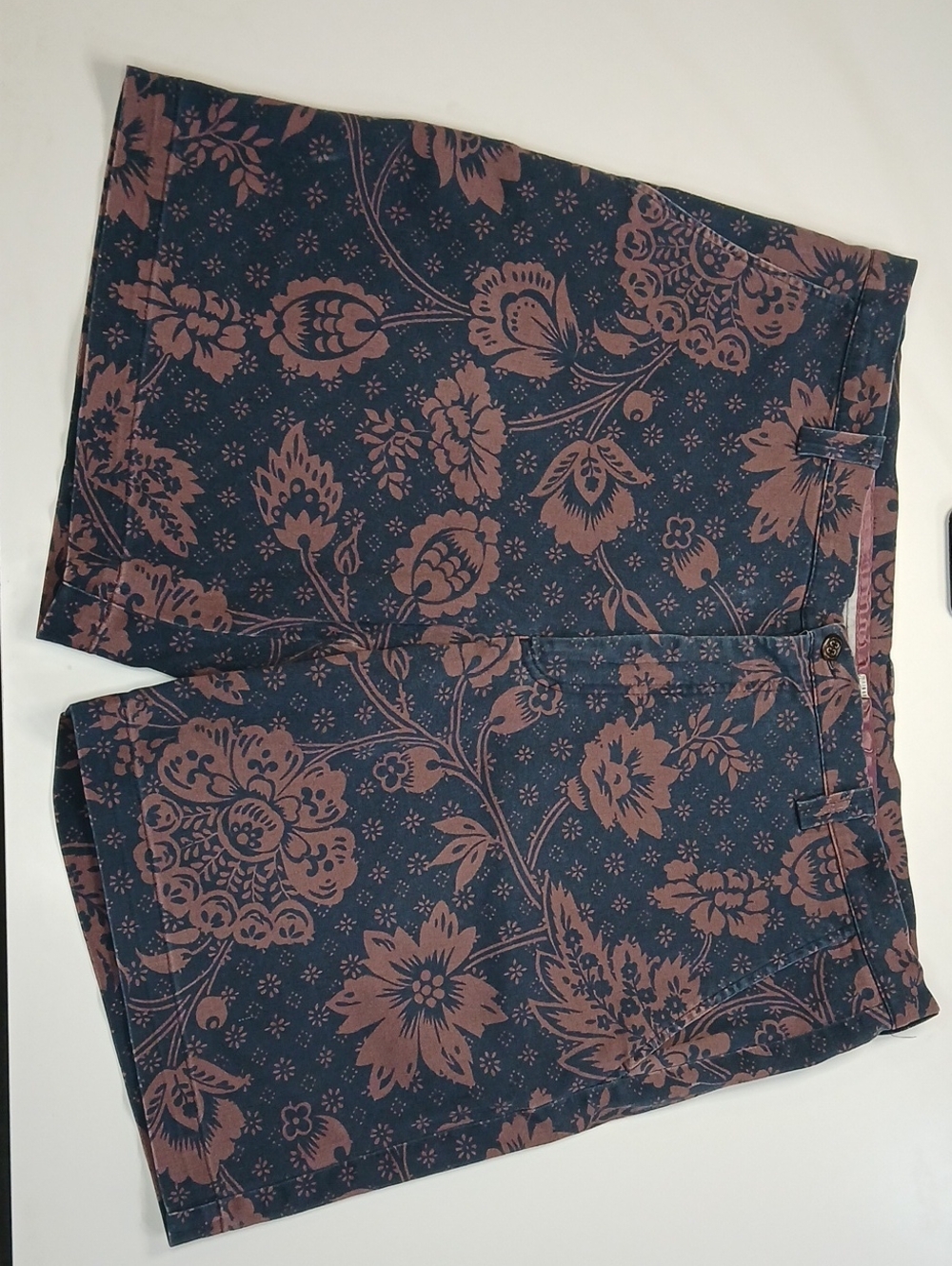 ETRO.  Navy & Mauve Floral Pattern Shorts. - Made In Italy.